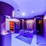 Terrace-view 2br For Business & Leisure, Free Parking & Gym, Near Metro & Aqua Sport Centre * Praga