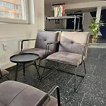 Terrace-view 2br For Business & Leisure, Free Parking & Gym, Near Metro & Aqua Sport Centre Apartamento *