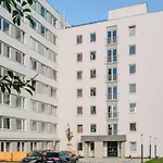 Apartamento Terrace-view 2br For Business & Leisure, Free Parking & Gym, Near Metro & Aqua Sport Centre