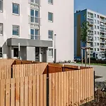 Terrace-view 2br For Business & Leisure, Free Parking & Gym, Near Metro & Aqua Sport Centre Praga