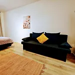 Apartamento Terrace-view 2br For Business & Leisure, Free Parking & Gym, Near Metro & Aqua Sport Centre