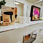 Apartamento Terrace-view 2br For Business & Leisure, Free Parking & Gym, Near Metro & Aqua Sport Centre Praga