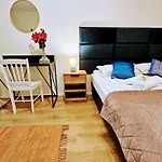 Apartamento Terrace-view 2br For Business & Leisure, Free Parking & Gym, Near Metro & Aqua Sport Centre