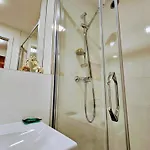 Terrace-view 2br For Business & Leisure, Free Parking & Gym, Near Metro & Aqua Sport Centre * Praga
