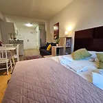 Terrace-view 2br For Business & Leisure, Free Parking & Gym, Near Metro & Aqua Sport Centre Apartamento *