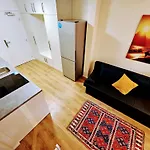 Terrace-view 2br For Business & Leisure, Free Parking & Gym, Near Metro & Aqua Sport Centre Apartamento Praga