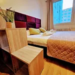 Apartamento Terrace-view 2br For Business & Leisure, Free Parking & Gym, Near Metro & Aqua Sport Centre
