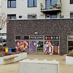 Terrace-view 2br For Business & Leisure, Free Parking & Gym, Near Metro & Aqua Sport Centre *