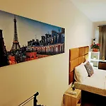 Terrace-view 2br For Business & Leisure, Free Parking & Gym, Near Metro & Aqua Sport Centre * Praga