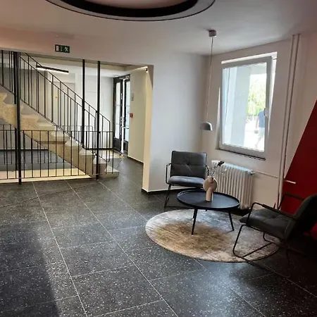 Terrace-view 2br For Business & Leisure, Free Parking & Gym, Near Metro & Aqua Sport Centre