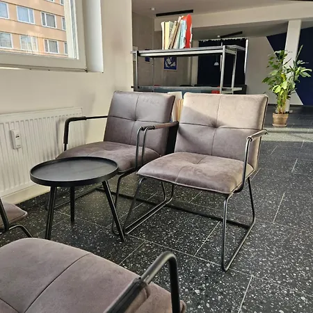 Terrace-view 2br For Business & Leisure, Free Parking & Gym, Near Metro & Aqua Sport Centre Lägenhet *