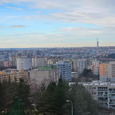 Terrace-view 2br For Business & Leisure, Free Parking & Gym, Near Metro & Aqua Sport Centre