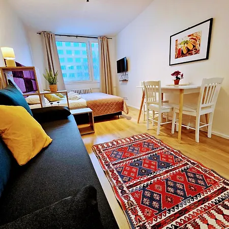 Terrace-view 2br For Business & Leisure, Free Parking & Gym, Near Metro & Aqua Sport Centre * Prag