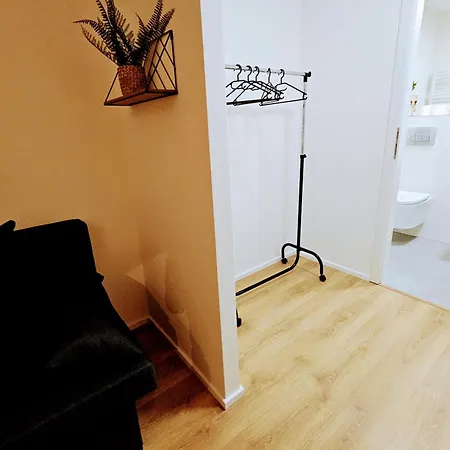 Terrace-view 2br For Business & Leisure, Free Parking & Gym, Near Metro & Aqua Sport Centre Prag