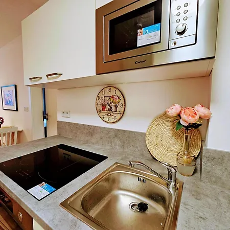 Terrace-view 2br For Business & Leisure, Free Parking & Gym, Near Metro & Aqua Sport Centre