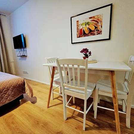 Terrace-view 2br For Business & Leisure, Free Parking & Gym, Near Metro & Aqua Sport Centre Lägenhet