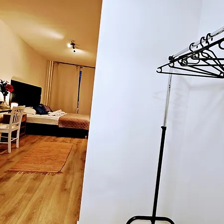 Terrace-view 2br For Business & Leisure, Free Parking & Gym, Near Metro & Aqua Sport Centre Lägenhet