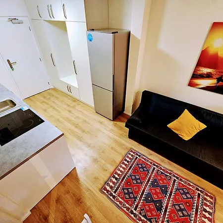 Terrace-view 2br For Business & Leisure, Free Parking & Gym, Near Metro & Aqua Sport Centre Lägenhet Prag