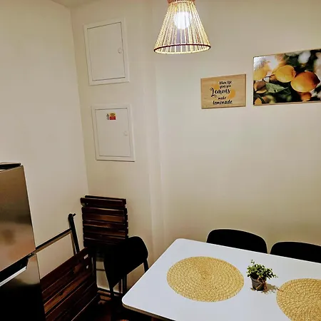 Terrace-view 2br For Business & Leisure, Free Parking & Gym, Near Metro & Aqua Sport Centre Apartment Prague