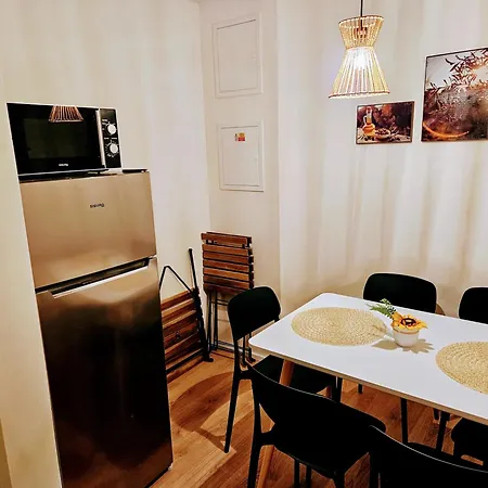 Terrace-view 2br For Business & Leisure, Free Parking & Gym, Near Metro & Aqua Sport Centre