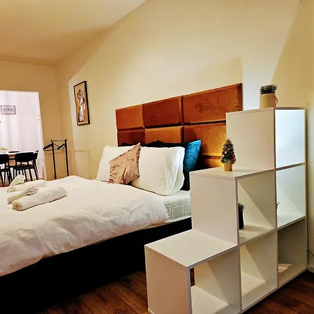 Apartment Terrace-view 2br For Business & Leisure, Free Parking & Gym, Near Metro & Aqua Sport Centre Prague