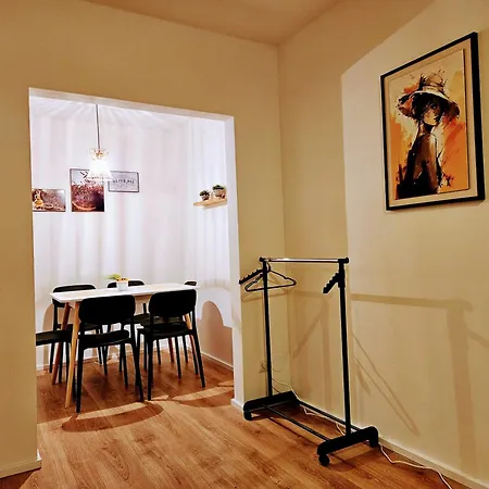 Terrace-view 2br For Business & Leisure, Free Parking & Gym, Near Metro & Aqua Sport Centre