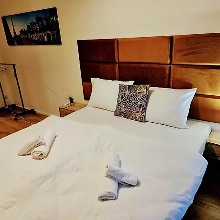 Terrace-view 2br For Business & Leisure, Free Parking & Gym, Near Metro & Aqua Sport Centre Prag