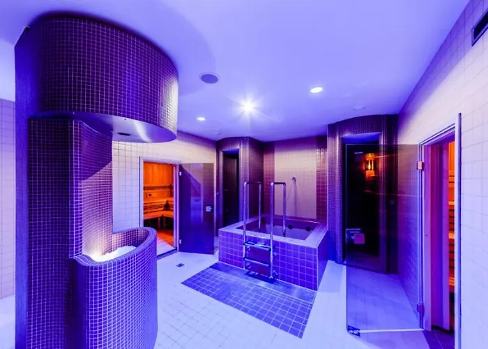 Terrace-view 2br For Business & Leisure, Free Parking & Gym, Near Metro & Aqua Sport Centre * Prague