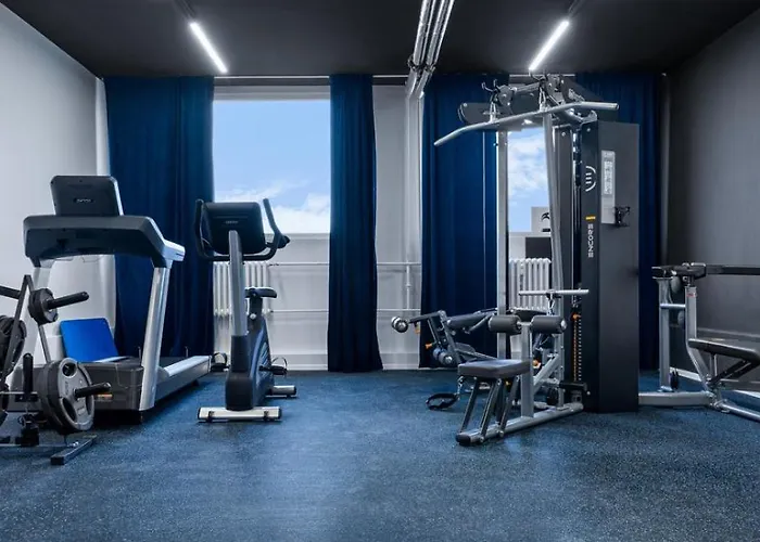 Terrace-view 2br For Business & Leisure, Free Parking & Gym, Near Metro & Aqua Sport Centre