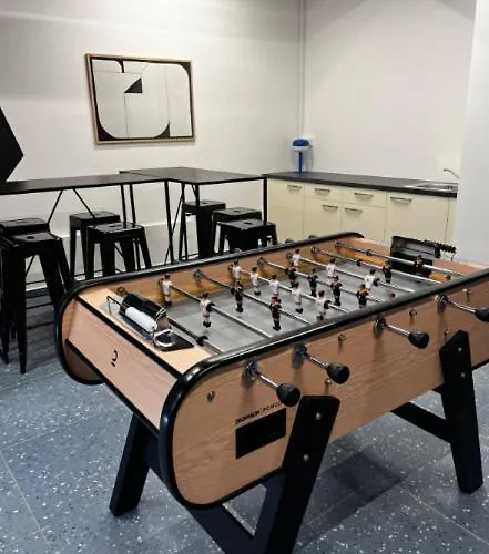 Terrace-view 2br For Business & Leisure, Free Parking & Gym, Near Metro & Aqua Sport Centre Apartment *