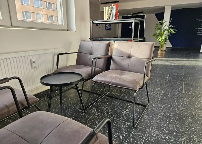 Terrace-view 2br For Business & Leisure, Free Parking & Gym, Near Metro & Aqua Sport Centre Apartment *