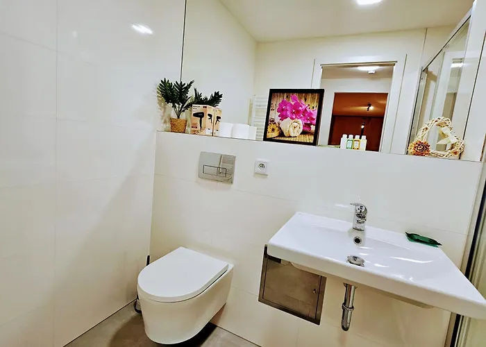 Terrace-view 2br For Business & Leisure, Free Parking & Gym, Near Metro & Aqua Sport Centre * Prague