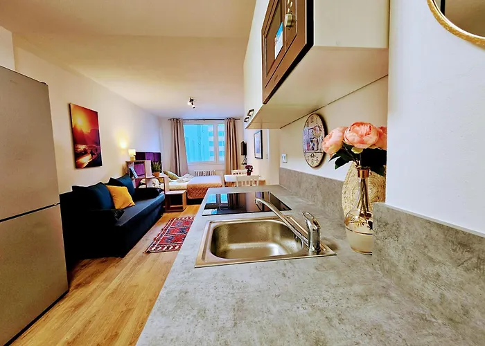 Terrace-view 2br For Business & Leisure, Free Parking & Gym, Near Metro & Aqua Sport Centre