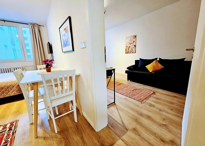 Terrace-view 2br For Business & Leisure, Free Parking & Gym, Near Metro & Aqua Sport Centre Apartment *