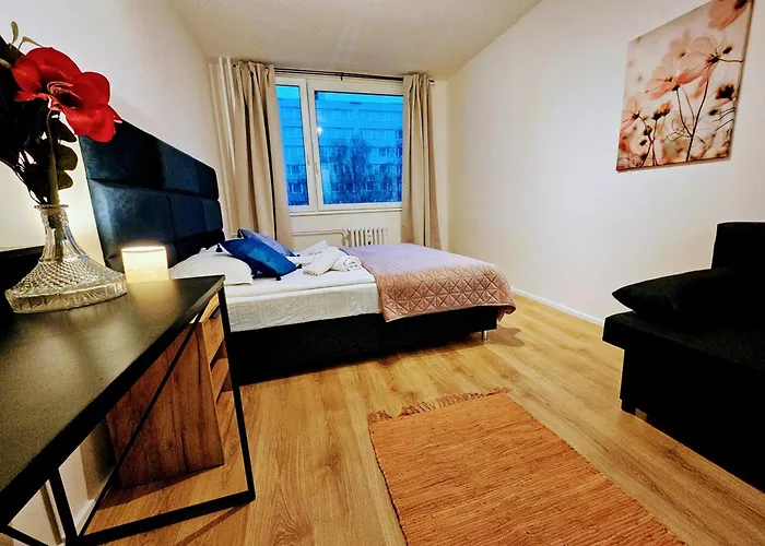Terrace-view 2br For Business & Leisure, Free Parking & Gym, Near Metro & Aqua Sport Centre Apartment Prague
