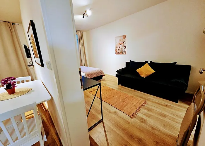 Terrace-view 2br For Business & Leisure, Free Parking & Gym, Near Metro & Aqua Sport Centre *