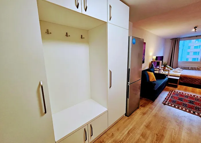 Terrace-view 2br For Business & Leisure, Free Parking & Gym, Near Metro & Aqua Sport Centre *