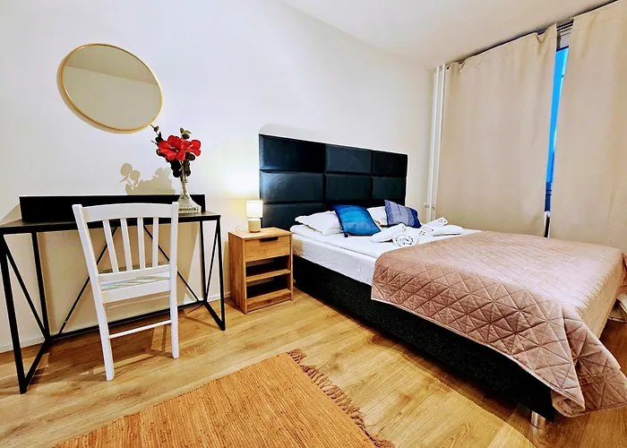 Terrace-view 2br For Business & Leisure, Free Parking & Gym, Near Metro & Aqua Sport Centre Prague