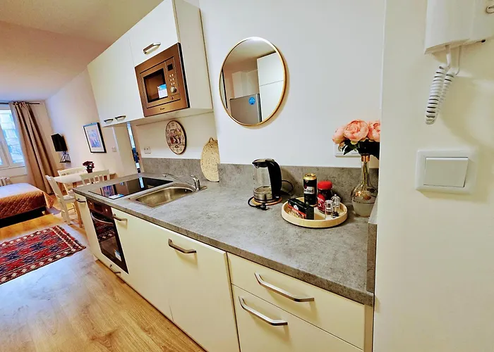 Terrace-view 2br For Business & Leisure, Free Parking & Gym, Near Metro & Aqua Sport Centre * Prague