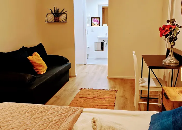 Terrace-view 2br For Business & Leisure, Free Parking & Gym, Near Metro & Aqua Sport Centre Apartment