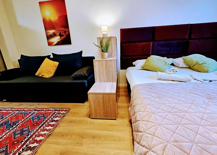 Terrace-view 2br For Business & Leisure, Free Parking & Gym, Near Metro & Aqua Sport Centre Apartment Prague