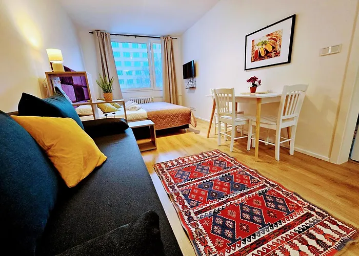 Terrace-view 2br For Business & Leisure, Free Parking & Gym, Near Metro & Aqua Sport Centre * Prague
