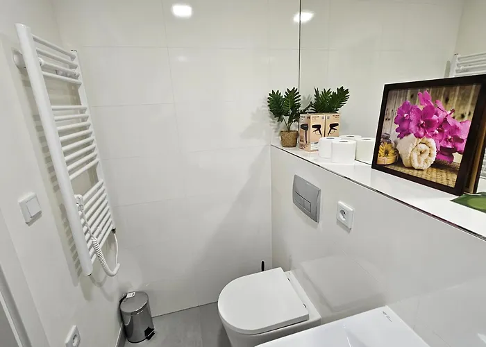 Terrace-view 2br For Business & Leisure, Free Parking & Gym, Near Metro & Aqua Sport Centre Apartment *