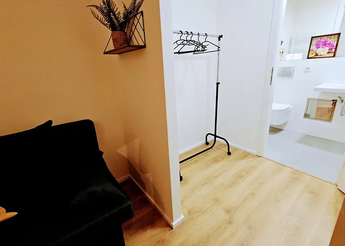 Terrace-view 2br For Business & Leisure, Free Parking & Gym, Near Metro & Aqua Sport Centre Prague