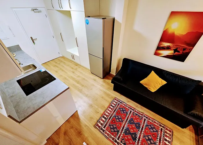 Terrace-view 2br For Business & Leisure, Free Parking & Gym, Near Metro & Aqua Sport Centre Apartment Prague