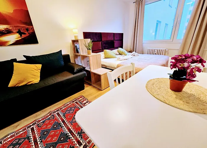 Apartment Terrace-view 2br For Business & Leisure, Free Parking & Gym, Near Metro & Aqua Sport Centre Prague