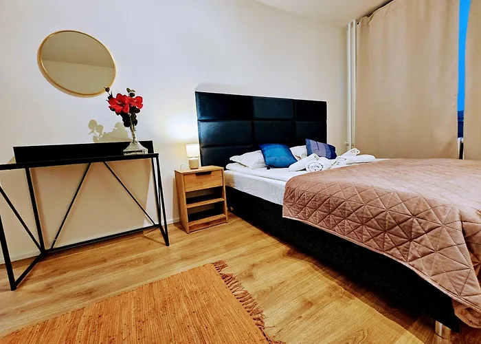 Terrace-view 2br For Business & Leisure, Free Parking & Gym, Near Metro & Aqua Sport Centre * Prague