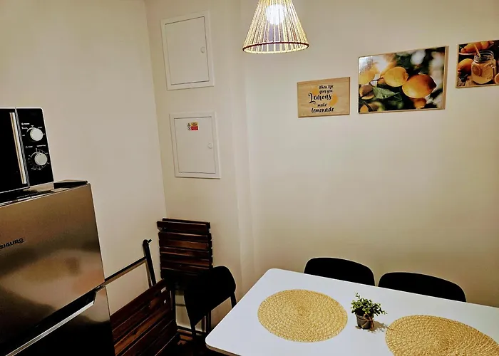 Terrace-view 2br For Business & Leisure, Free Parking & Gym, Near Metro & Aqua Sport Centre Apartment Prague