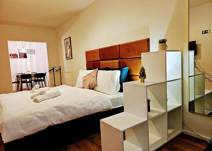 Apartment Terrace-view 2br For Business & Leisure, Free Parking & Gym, Near Metro & Aqua Sport Centre Prague