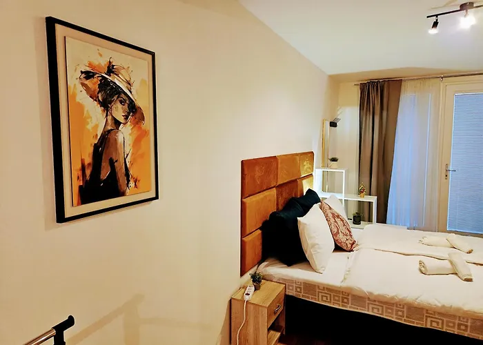 Terrace-view 2br For Business & Leisure, Free Parking & Gym, Near Metro & Aqua Sport Centre Prague